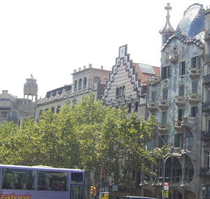 The Illa de la Discordia (the turret on the left belongs to the Casa Lleó Morera; the building with the stepped triangular peak is the Casa Amatller; and the curved façade to its right is the 