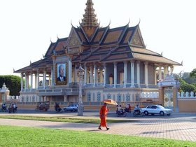 A monk walking in front of the Royal palace in Phnom Penh