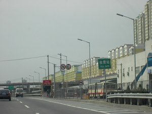 Jingtong Expressway between the 4th and 5th Ring Roads (taken in March of 2003)