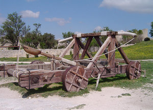 Replica catapult at Chⴥau des Baux, France