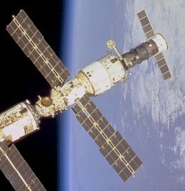 Zvezda service module with a Progress docked on the right and the Zarya FGB docked on the left. (NASA)