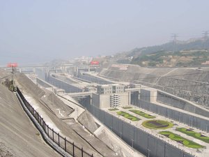 Three Gorges Dam, ship locks for river traffic to bypass the dam, 