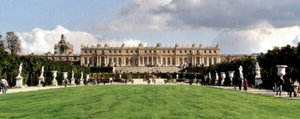 Versailles: Garden front