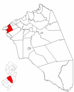 Cinnaminson Township highlighted in Burlington County. Inset map: Burlington County highlighted in the State of New Jersey.