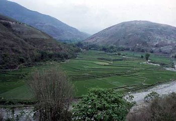 The Red River, between Honghe and Nansha in Yunnan province, China.  (April, 2002.)