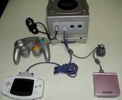 Game Boy Player usage sample: Controller and GBA are equivalent, GBA-SP is recognized as another player