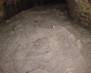 image:Rafted block in Valentine Cave in Lava Beds NM-300px.JPG