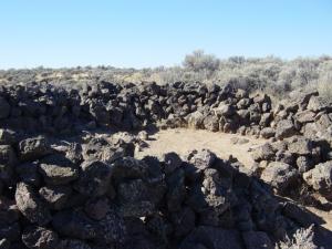 image:Army structure at Captain Jack's Stronghold in Lava Beds NM-300px.JPG