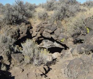 image:Captain Jack's cave at Captain Jack's Stronghold in Lava Beds NM-300px.JPG