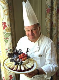 Roland Mesnier presents one of his creations at the White House