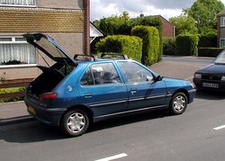 Peugeot 306 Hatchback, with the hatch lifted and the parcel shelf visible