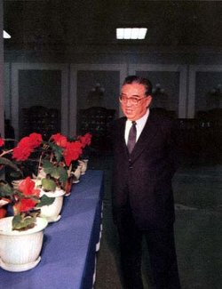 President Kim Il-sung admires an exhibit of kimjongilia
