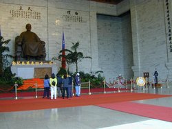 The main vault of the memorial contains a statue of Chiang Kai-shek. It is under guard during daytime.