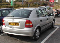 2000 Vauxhall Astra Mk 4 five-door, in the UK, in the 1.6i 16v Sport specification, in Star Silver.