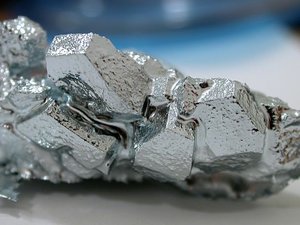 , a metal that easily forms large single crystals