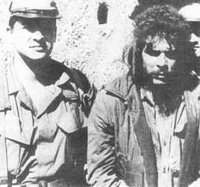 Felix Rodriguez with the captured Che Guevara.