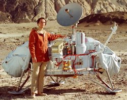Carl Sagan with a model of the Viking Lander (Jet Propulsion Laboratory photo, public domain)