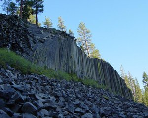 The longer fragments of basalt at the base of the cliff can be larger than a person.