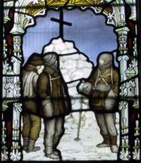 Scott memorial window, Binton, panel 4 (detail): Searchers erect a memorial cairn