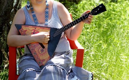 Balalaika Facts for Students | Explore Russia’s Triangle-Shaped Folk Instrument