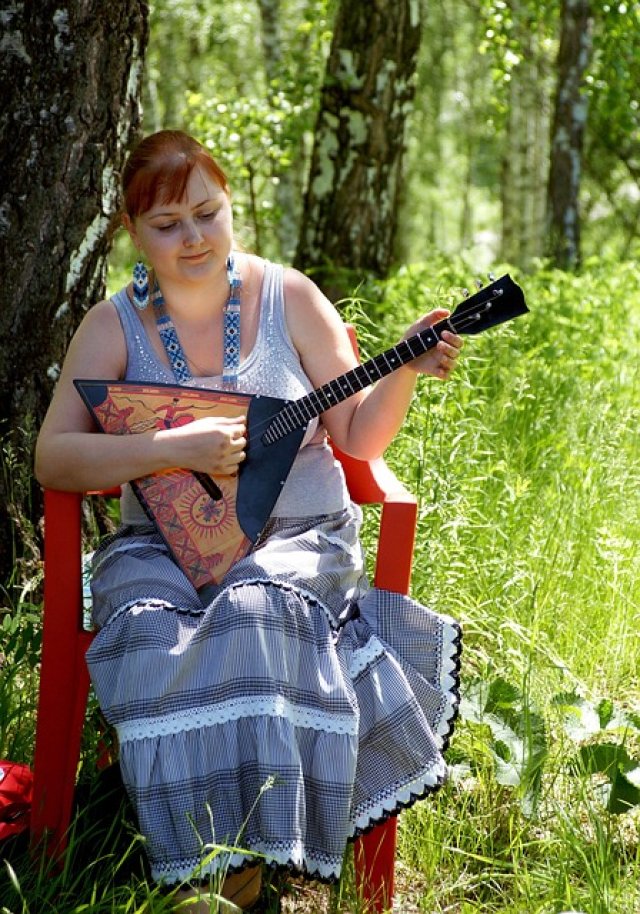 Balalaika Facts for Students | Explore Russia’s Triangle-Shaped Folk Instrument