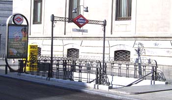 Exterior open entrance to a metro station (Tribunal station in )