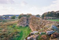 Old Bolingbroke Castle now lies in ruins
