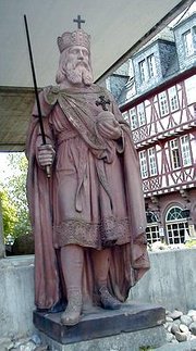 Statue of Charlemagne in Frankfurt,  a Romantic interpretation of his appearance from the 