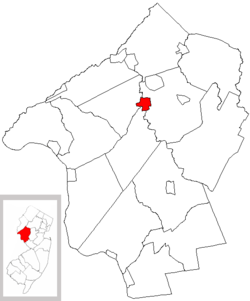 Clinton highlighted in Hunterdon County. Inset map: Hunterdon County highlighted in the State of New Jersey.